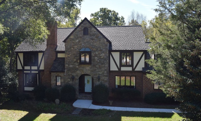 Charlotte House | Retreat in the City - country setting in the city with large private pool