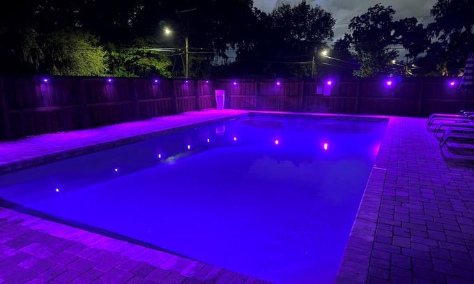 Lakewood House | Retreat the Marco - Heated Pool+Arcade Games Close to everything