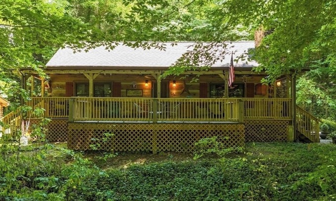 Hays Cabin | Retreat to this Hidden Cabin in the Yadkin Valley