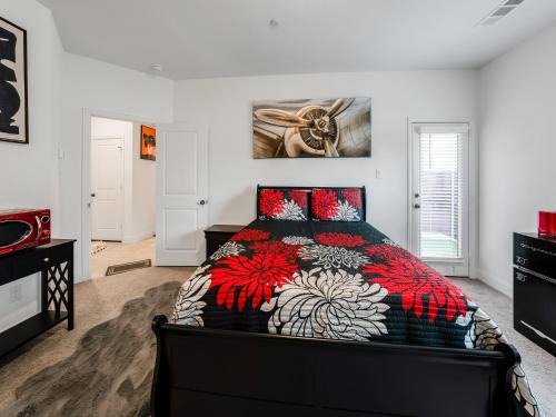 Lewisville Apartment | Retro Living!