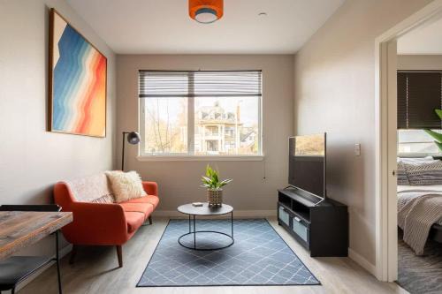 Belmont Apartment | Retro Modern 1-Bedroom with 90 WalkScore