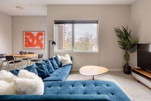 Belmont Apartment | Retro Modern 2-Bedroom with 90 WalkScore