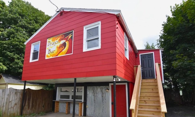 Cortland House | Retro on Maple Avenue