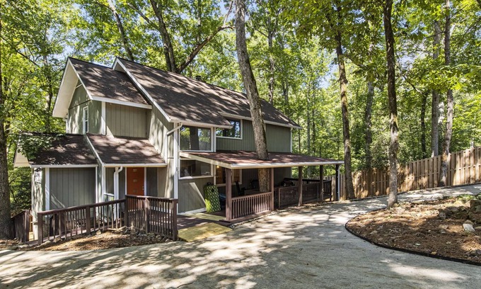 Taylors House | Retro Retreat at Mountain Creek