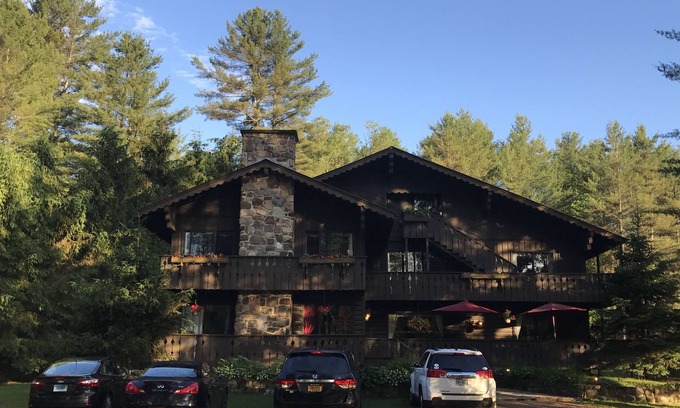 Stony Creek Cabin | REUNIONS/RETREATS-SLEEPS 42! POOL-BEACH-TAVERN-GAME ROOM-BONFIRE- HIKE-FISH-BOAT