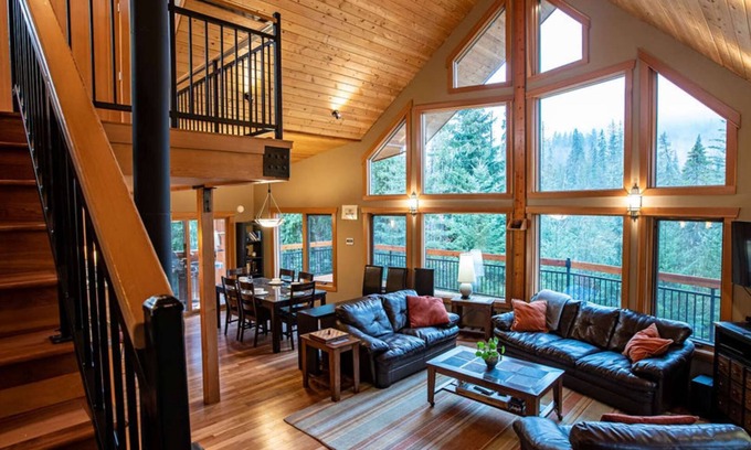 Revelstoke House | Revelstoke - Begbie Snug