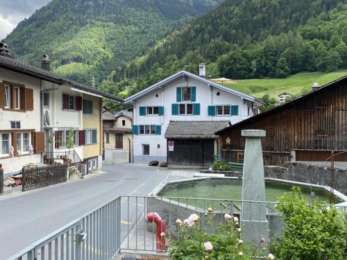 Schwanden Apartment | Revier beim Dorfbrunnen