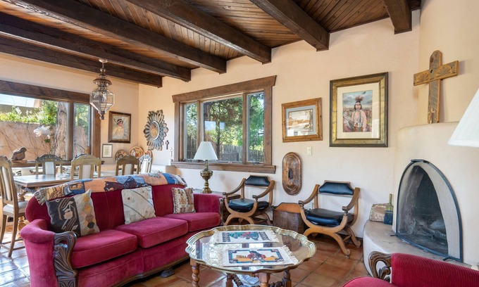 Santa Fe House | Rexie's Place | Mountain Views + 10 Min Drive to the Plaza!