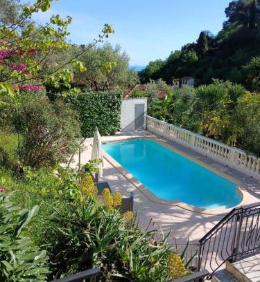 Menton Apartment | Rez de villa avec piscine