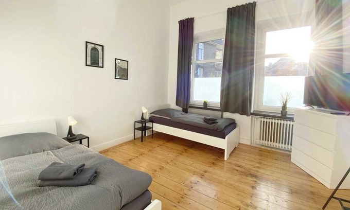 Rheine Apartment | Rh01 - Geräumige Ferienwohnung mit Terrasse und Garten in Rheine, 110 qm, 1 Wohnzimmer, 4 Schlafzimmer, Max. 8 Personen