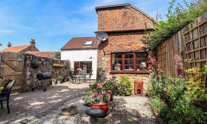 Skipsea Cottage | RHODALE COTTAGE, pet friendly, character holiday cottage in Skipsea