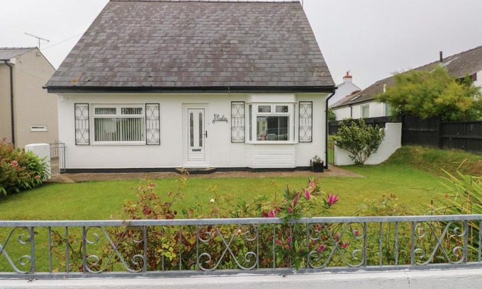 Dinas Cross House | Rhoslan