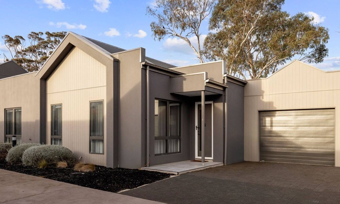 Rhyll House | Rhyll Family Escape in Rhyll