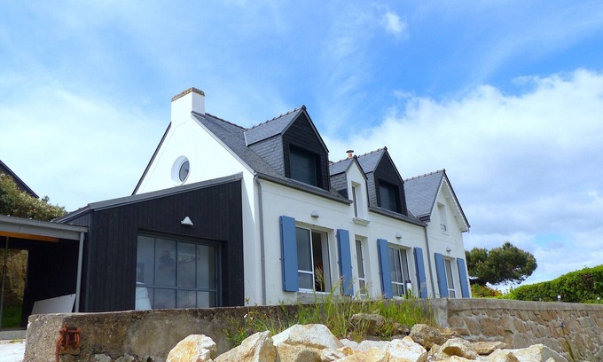 Plouhinec House | Ria d'Étel, Modern house on the water's edge