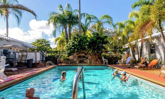 Hollywood Lakes Hotel | Richard's Motel