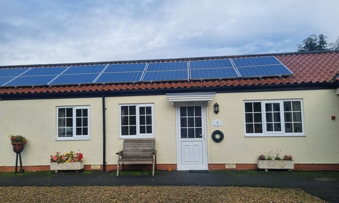 Burythorpe Cottage | RICHMOND COTTAGE, pet friendly, with a garden in Malton