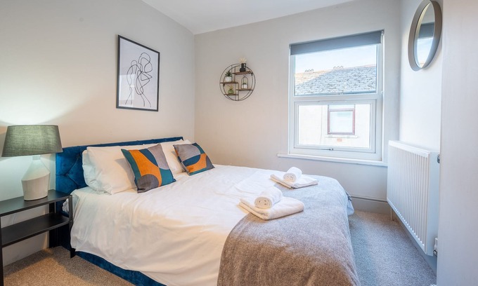 Roath Apartment | Richmond Place 3 by Tŷ SA