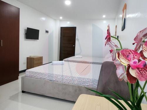 Davao Hotel | RiCres Hometel Double Bed R124