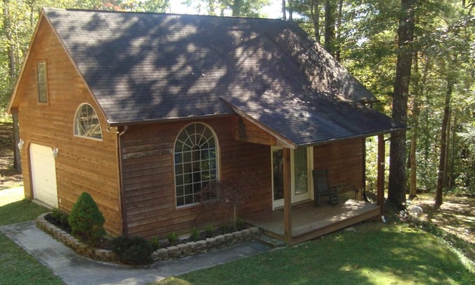 Tallassee Cabin | Ride Or Drive The "Tail Of The Dragon" - Smoky Mountain Cabin, Tallassee, Tn