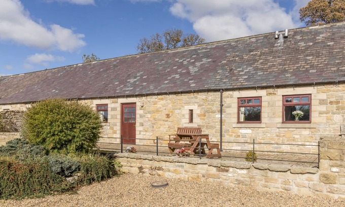 Morpeth Cottage | RIDGE COTTAGE, pet friendly, with a garden in Whitridge