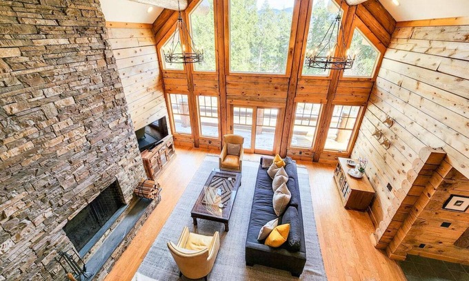 Waitsfield House | Ridge House - Modern Log Home Nestled on top of a Private Mountain