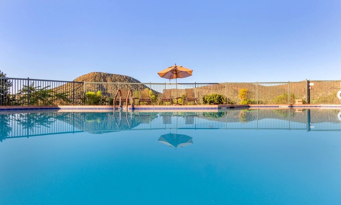Oak Creek Resort | Ridge on Sedona - 1 BEDROOM 1 KING SUITE WITH ACCESSIBLE TUB