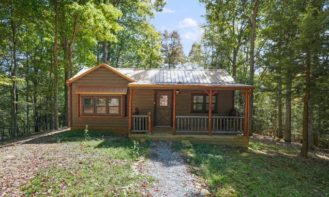 Logan Cabin | Ridge Point Cabin | Heart of Hocking Hills