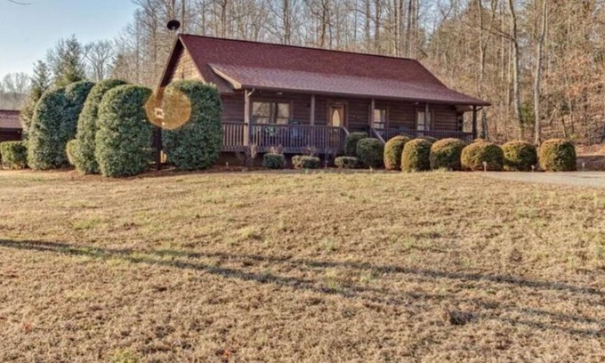 Rutherfordton Cabin | Ridge View Cabin with Fireplace Pet Friendly 2.7 miles from TIEC