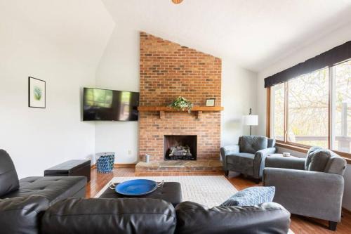 Burnsville House | Ridgetop views near Asheville w/Private Hot Tub