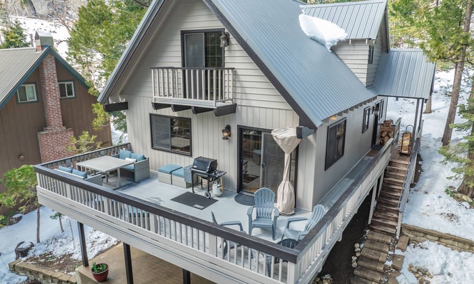West Village Cabin | Ridgeview Retreat ~ Where Location Meets Comfort (AC!)