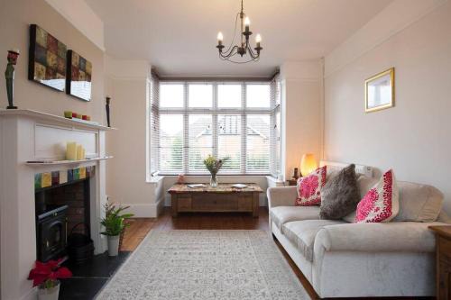 Glastonbury House | Rie's Retreat - The Whole House