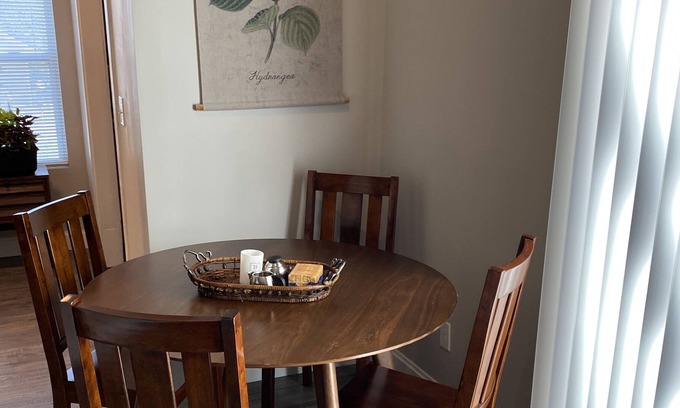 Hickory House | Right in the heart of Hickory, close to shopping , restaurants, downtown, hospit