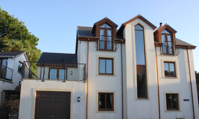 Pembroke Dock Apartment | Right on the Haven Waterway - 5 mins from the Irish Ferry