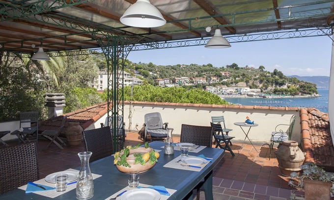Portovenere Villa | Right on the sea!Huge terraces overlooking the sea