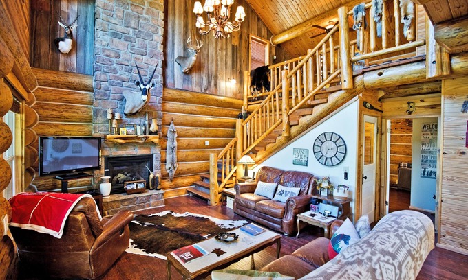 Garfield Cabin | Right on the water, stay at this Instagram photo-ready real LOG CABIN +Kayaks!