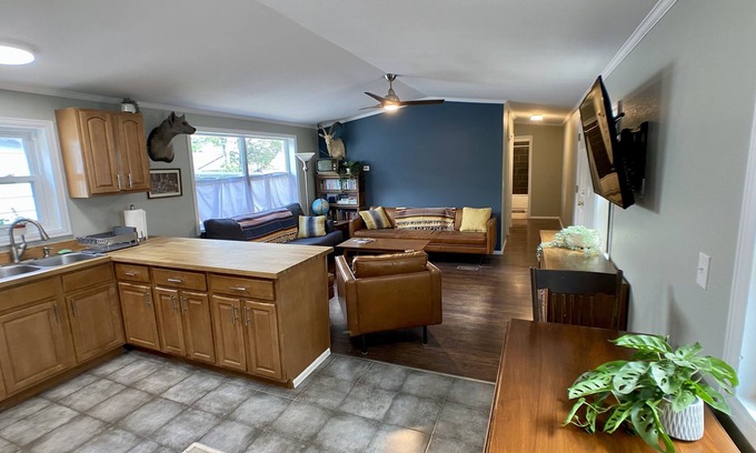 Cole House | RiNo 3 Bedroom. Sweet location! 100% walkable Bars & restaurants on the block!