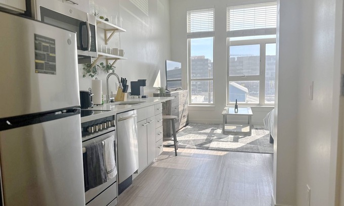 Cole Apartment | RiNo's Vibrant Studio Getawayn