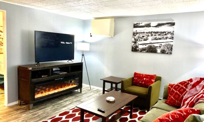 Appleton Apartment | Ritchie Village: 50 Shades of Grey