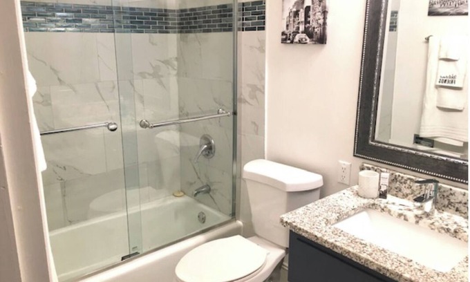 Green Bay House | Ritchie’s Titletown Executive Suites: Bachelor’s Den