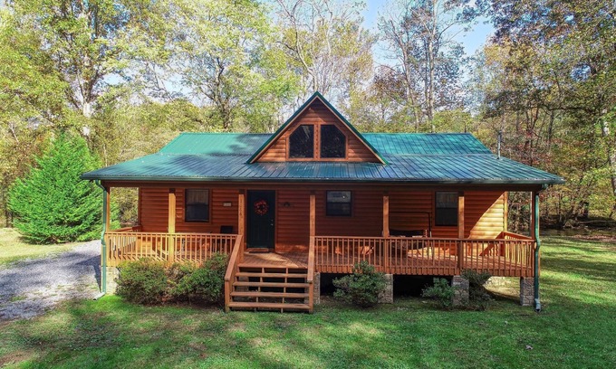 Cosby Cabin | Rivendell Creekside - 3 Bedrooms, 2 Baths, Sleeps 6 Cabin by RedAwning