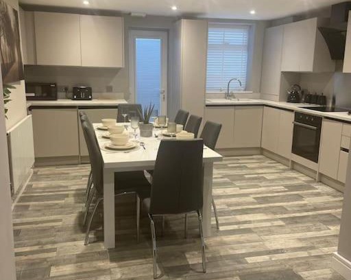 Broadstairs Apartment | Rivendell Modern 2 Bedroom apartment in St Peters village sleeps 6