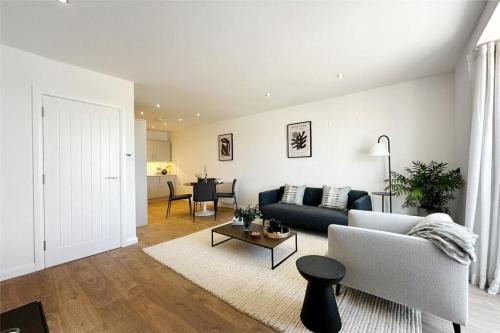 Littlehampton Apartment | River Breeze 3-Bed BALCONY Apartment