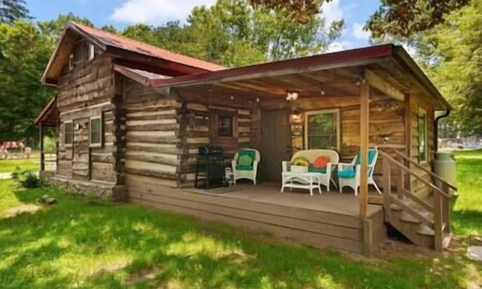 Canton Cabin | River Cabin in Cruso
