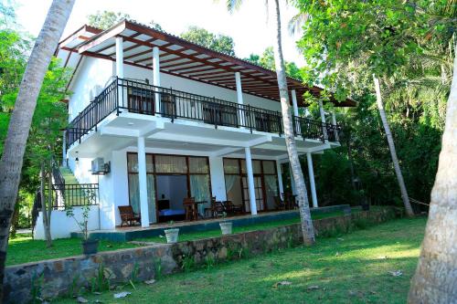 Debarawewa Hotel | River Edge Yala
