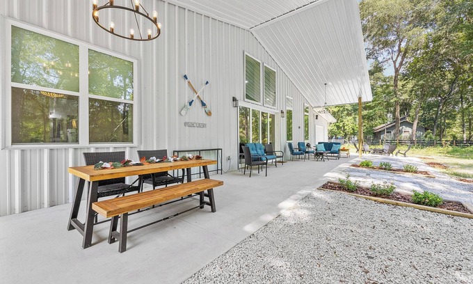 High Springs House | River Front Barndo- 30 mins to UF and UF Health Shands