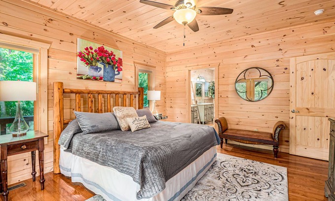 Talking Rock Cabin | River Front Escape Luxury Lodge, secluded nestled b/w Carter's Lake and Ellijay