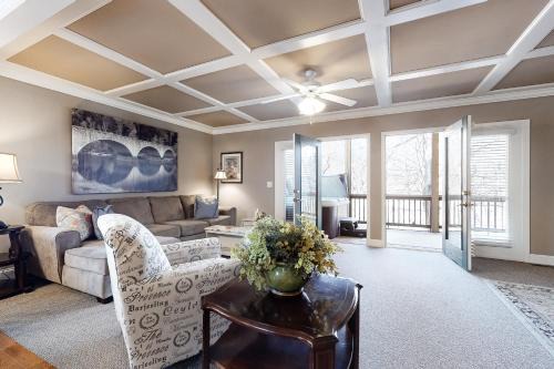 Helen House | River Haus