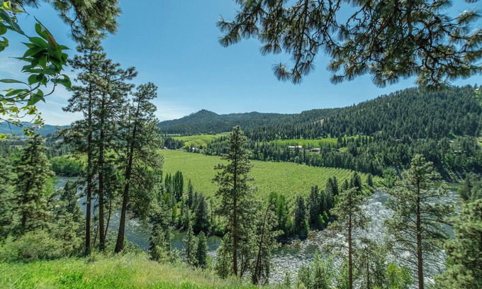 Leavenworth House | River Heights Home-View, WIFI, Hot Tub, Dogs, BBQ