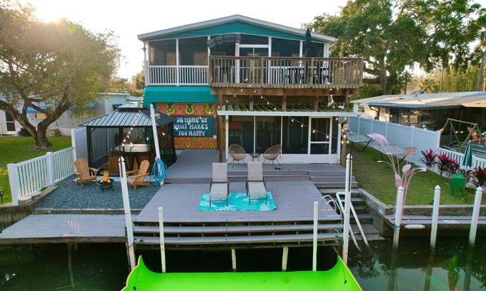 Weeki Wachee Gardens House | River home with huge arcade, hot tub kayaks, mini golf and floating pad, 80in TV