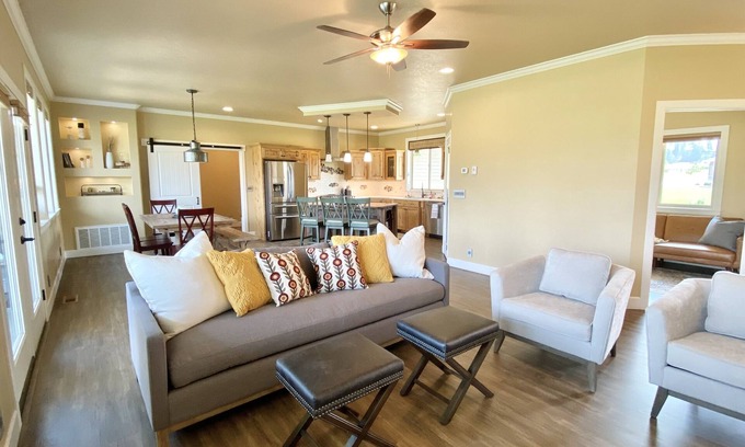 Florence House | River House-4 Bedroom 2.5 Bath
